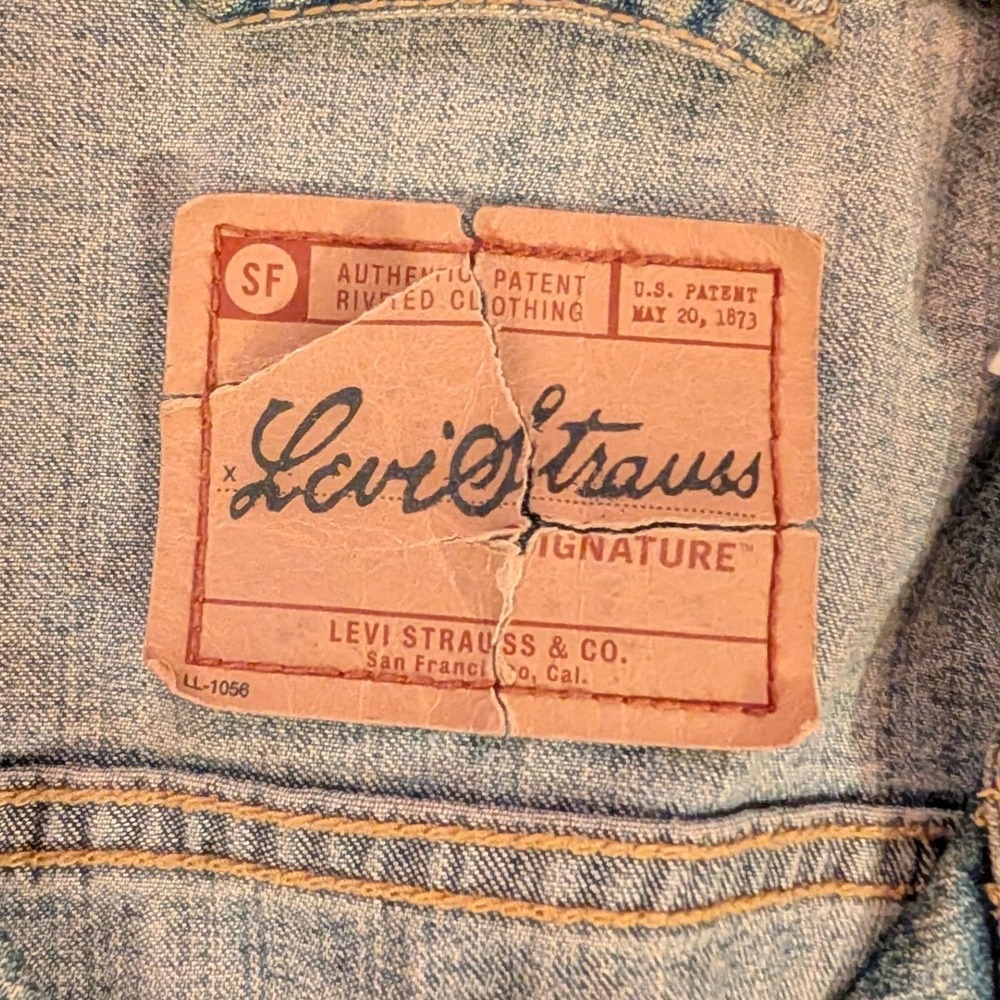 Vintage Levi Strauss Women's Denim Trucker Jacket Medium Wash Blue- L - Picture 3 of 6